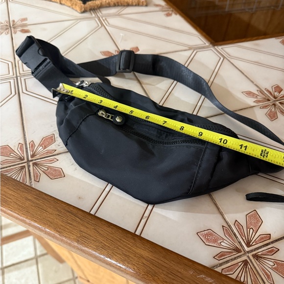 Unisex Basic Black Fanny Pack - Lots of Zipper Pockets - Picture 9 of 10